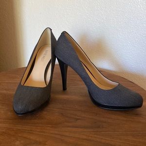 🆕 Nine West heels with dark gray fabric.